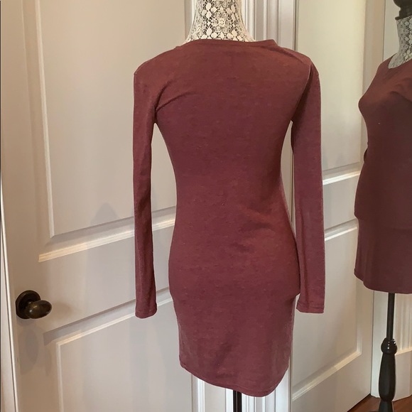 Burgundy long sleeve fitted dress - Picture 4 of 4